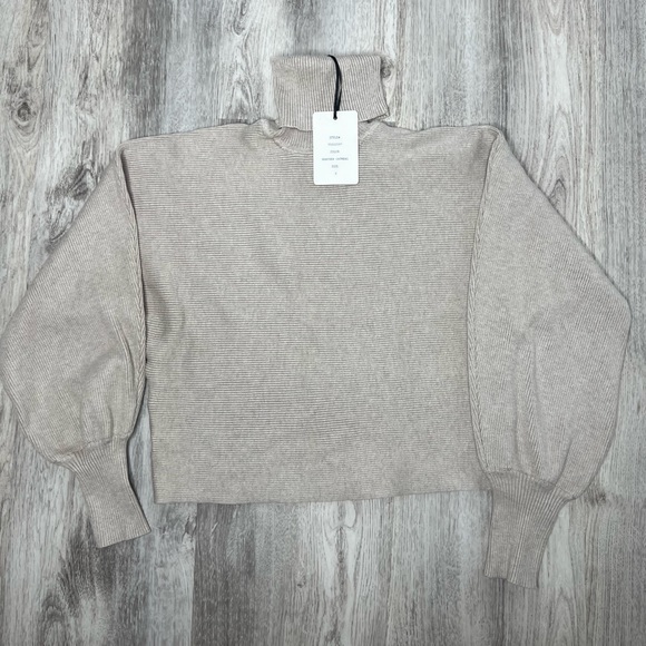 Turtle neck crop sweater - Picture 1 of 2